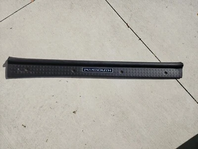 Placa de desgaste de umbral de pasajero LH negro/gris DSM 1991-1994 MB479030 Foto 1 de 4