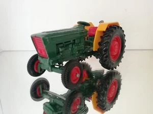 BRITAINS FARM 9420 FORD TRACTOR IN DARK GREEN - Picture 1 of 10