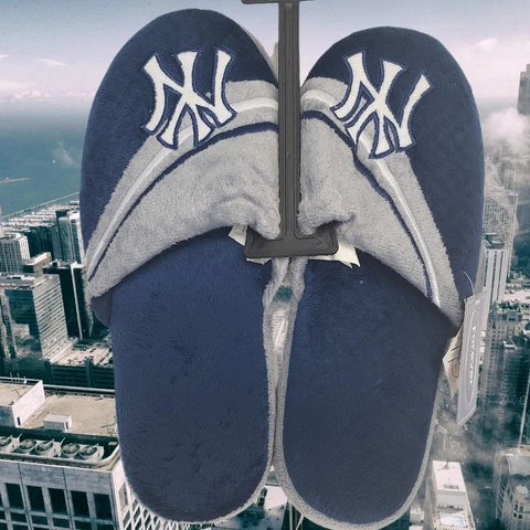 New York Yankees Men's FOCO Slippers Size 11-12 Cover