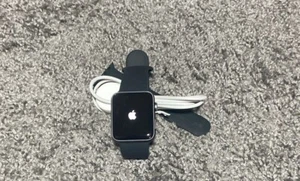 Apple Watch Series 3 42mm Space Gray Aluminum | Gray Sport Band (GPS) - Bild 1 von 3