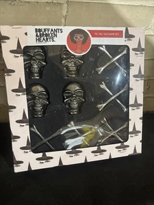 NEU Kendra Dandy Bouffant’s & Broken Hearts Tic Tac Toe Messing Set Totenköpfe Knochen - Bild 1 von 11