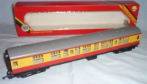 HORNBY OO GAUGE BR Mk. 1 CORRIDOR COMPOSITE COACH 15210 R928 BOXED - Picture 1 of 2