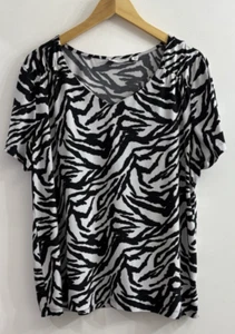 Susan Graver XL Liquid Knit Top Short Sleeve Black White Zebra V Neck - Picture 1 of 10