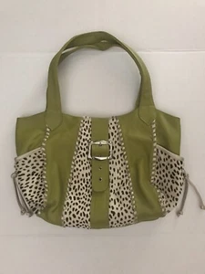 Damen Handtasche Umhängetasche Beuteltasche Geldbeutel grün Doppelhenkel mit Animal Print Akzenten - Bild 1 von 10