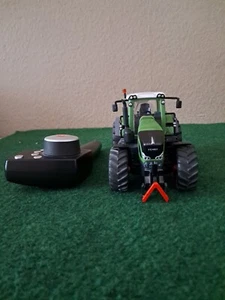 SIKU 6880 Control Fend 939 mit Fernsteuerung 1:32 - Bild 1 von 6