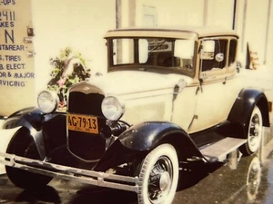 CCH 2 Fotografien aus den 1980-90er Jahren Polaroid Künstler eines 1931 Ford Model A - Bild 1 von 7