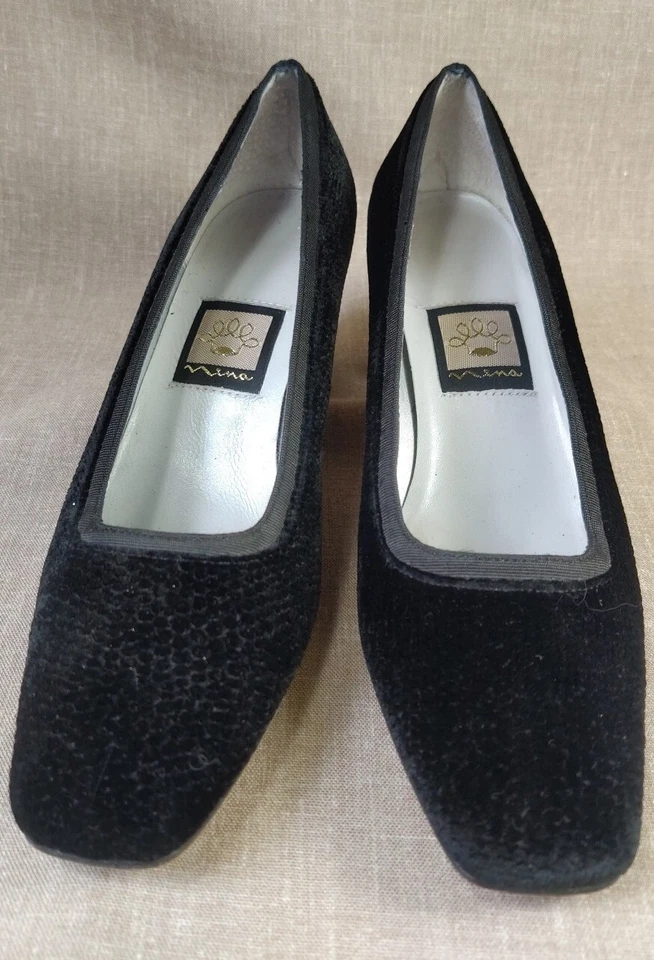 Mujer Nina Tacones de Terciopelo Puntera Cuadrada Negro Talla 6 M Suela de Cuero Foto 1 de 4