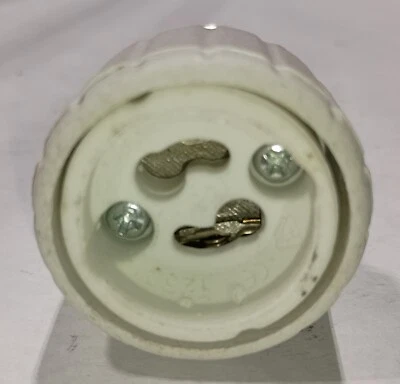 USA - Adapter E26 E27 base to GU10 bulb 250V 2A light Edison Twist Lock Converte - Image 1 of 4