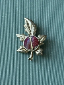 Vintage Seattle Washinton Pin City Space Nadel Maple Leaf Souvenir Emaille - Bild 1 von 5