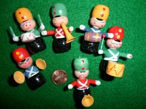 Vintage Plastic 6 Soldier Band - Picture 1 of 4