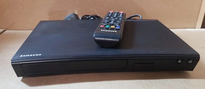 Reproductor de Blu-ray y DVD Samsung BD-J5500 3D negro - con control remoto Foto 1 de 4