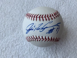IVAN RODRIGUEZ W/#7 SIGNED MAJOR LEAGUE BASEBALL - QR code Beckett - Picture 1 of 3