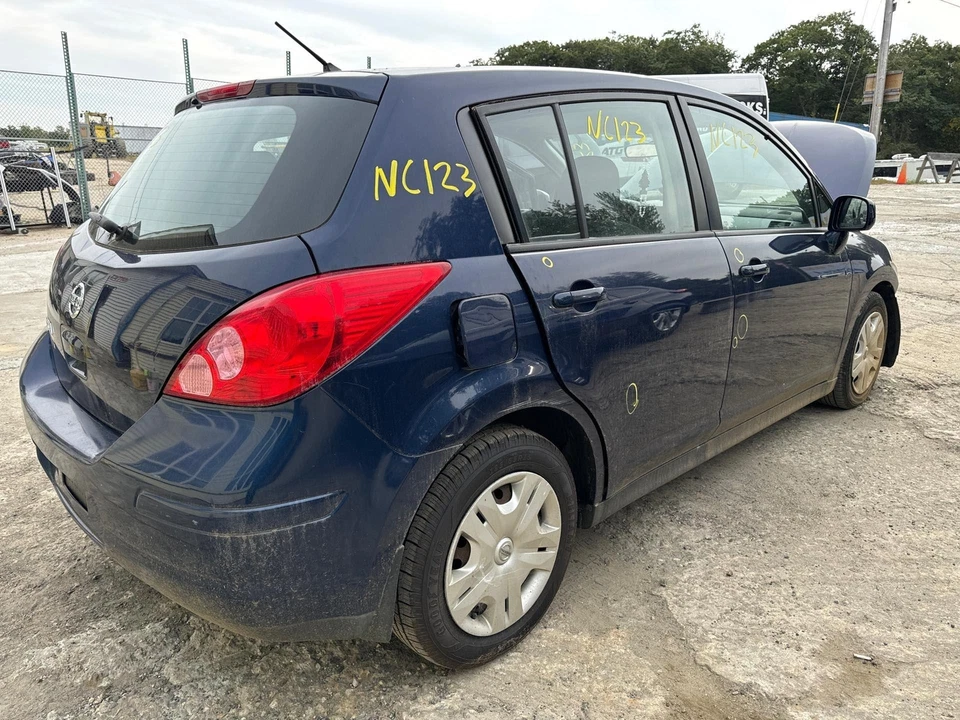 07 08 09 10 11 12 NISSAN VERSA Rocker Moulding Left Foto 1 de 4