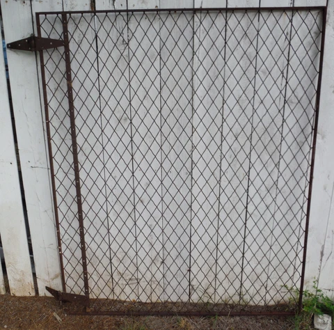 RUSTIC VINTAGE GATE 60" X 49" -GREAT FOR GARDEN,YARD, ANIMAL Pen with hinges Cover