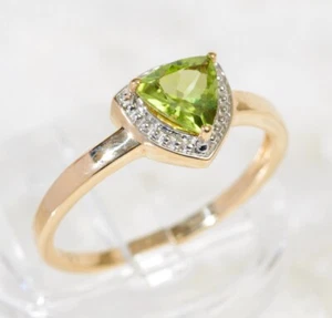 Lovely 9ct Yellow Gold & Trilliant Cut Peridot Gemstone Ring Ladies Size P - Picture 1 of 11