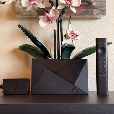 NVIDIA Shield TV 2017 16 GB 4K HDR lettore multimediale streaming modello P2897 (gen 2) - Immagine 1 di 4