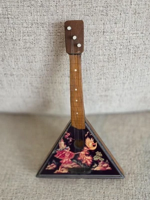 Instrumento musical Balalaika ruso vintage de 3 cuerdas hecho a mano  Foto 1 de 4
