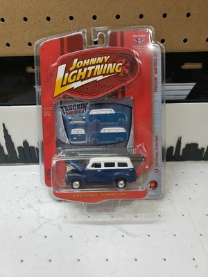 Chevrolet Suburban 3100 Truckin America 1950 Johnny Lightning en azul Foto 1 de 3