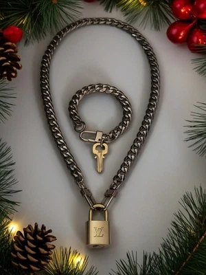 Auténtico Louis Vuitton Candado Llave y Sin Marca Collar Cubano Pulsera Foto 1 de 4