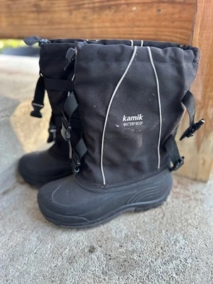 Botas de invierno impermeables Kamik para niños talla 6 negras para niños Foto 1 de 4