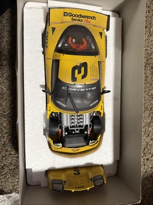 Andy Pilgrim/Dale Earnhardt/Dale Earnhardt Jr/Kelly Collins 2001 Corvette C5R - Изображение 1 из 3