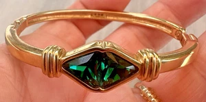 SAL Swarovski GREEN crystal gold tone bracelet Clamper Cuff Vintage Signed - Picture 1 of 10