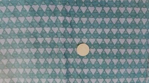 TELA DE ALGODÓN - DISEÑO DIAMANTE VERDE Y GRIS 70" X 3 1/2 YD - Imagen 1 de 1