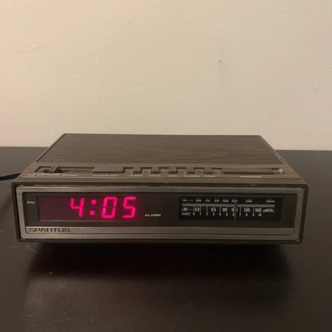 Vintage SPARTUS Alarm Clock AM/FM Radio Model 0107-61 Tested/Working Cover