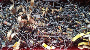 WIDERSTAND Sortiment 1,2K Ohm bis 820K K Ohm ca. 0,5W DIVERSE 200 WIDERSTÄNDE - Picture 1 of 2