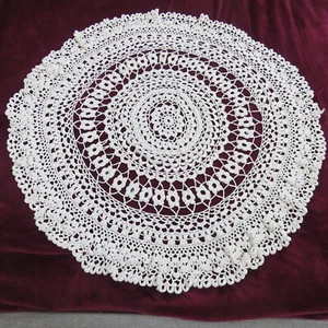 VINTAGE HAND MADE WHITE DOILY STYLE DRAPEY HEAVY ROUND TABLECLOTH EMBROIDERY - Picture 1 of 11