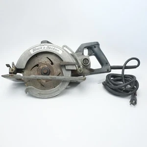 Black & Decker 7 1/4” Industrial Saw Worm Drive Model 3051 WORKS Great - Picture 1 of 5