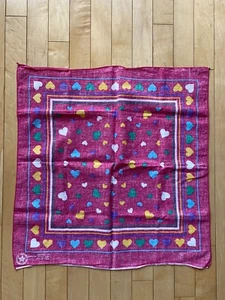 Vintage Herzen Valentinstag Taschentuch Bandana SCHNELLE FARBE RN 13960 21” X 22” USA - Bild 1 von 4