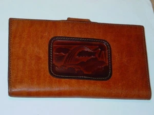 INDIANA LEATHER KRAFT 1970's VINTAGE BI FOLD SUNRISE WALLET NOS -NICE! - Picture 1 of 4