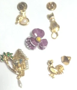 Vintage Fashion Brooch Lot - 5 Small Pins Bird House Cats Rooster Flower - Picture 1 of 9