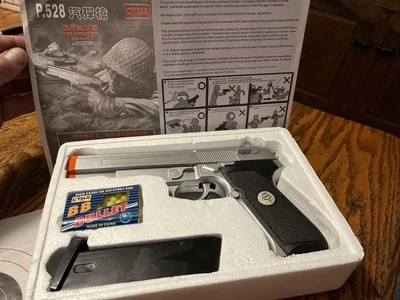 CYMA 528 Metal Spring Airsoft Gun Pistol With BB'S BULLETS - Image 1 of 4