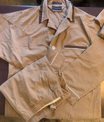 Juego de pijama de 3 piezas Van Heusen para hombre talla pequeña marrón  Foto 1 de 4