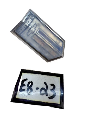Rejilla de nariz delantera emblema GM 14013844 E8-23 1980 Chevrolet Camaro 1980 1981 fabricante de equipos originales Foto 1 de 4