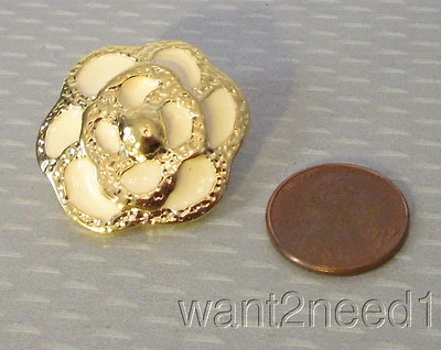 70s vtg French couture WHITE ENAMEL CAMELLIA FLOWER BUTTON 30mm goldplate metal - Image 1 of 3