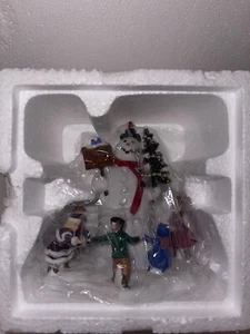 DEPT 56  HERITAGE "VILLAGE SQUARE SNOWMAN" #58638 SPECIAL 2002 DEALER EXCLUSIVE - Picture 1 of 2