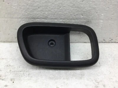 06-11 Hyundai Accent Sedan  Right Inner Door Handle Cover Bezel Trim OEM — 第 1/2 张图片