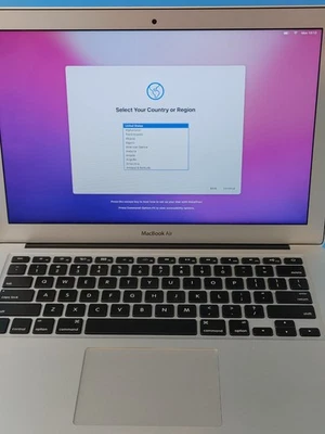 Apple 2015 MacBook Air MJVE2LL/A A1466 13" i5-5250U 1,6 GHz 4 GB RAM 128 GB SSD Foto 1 de 4
