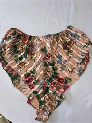 Bragas vintage Victoria Secret etiqueta dorada sensación satinada pierna alta aleteo medianas Foto 1 de 4