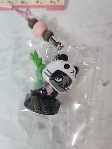 Charm Portachiavi Monster Hunter 1" Nero Airou Palico Felyne Kobe Figura Panda - Foto 1 di 3