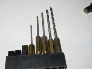 DRILL BITS / SCREWDRIVER TIPS - IN SMALL HOLDER- EXC.- M55 - Picture 1 of 1