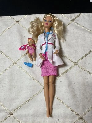 Barbie I Can Be 2013... Baby Doctor muñeca y bebé Foto 1 de 3