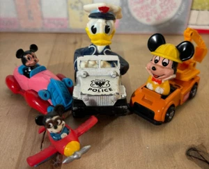 Vintage Lot 4 Disney Fahrzeuge, Lesney Matchbox andere, Donald Polizeiauto 2,75"h - Bild 1 von 13