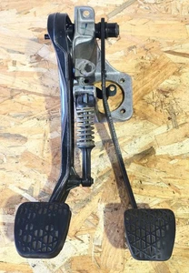 Mercedes W124 Blocco Pedali Frizione Freno A1242900419, A1242900419 - Foto 1 di 5