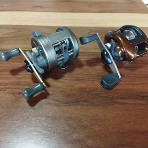 Zebuko Quantum Bait Reel Set Eisen Ir3 und Energy E400 eine hübsche 2 Stück - Bild 1 von 10