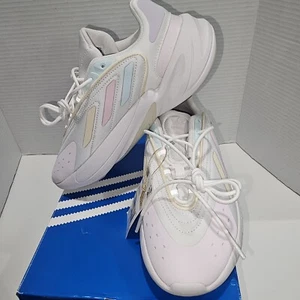 Mädchen Adidas Originals Ozelia J Schuhe weiß/pink/hellbraun/blau Gr. 6 1/2 NEU - Bild 1 von 10
