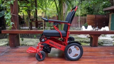 Портативная инвалидная коляска Falcon с откидывающейся спинкой - легкая, готова к путешествию - Изображение 1 из 2